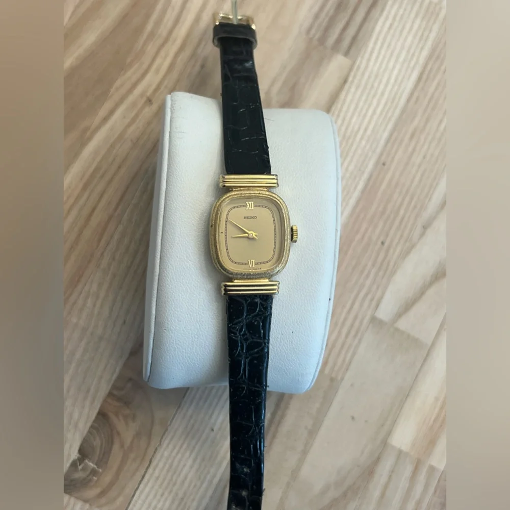 Seiko Ladies Watch RARE Vintage Black Leather Strap Gold-Tone Dial